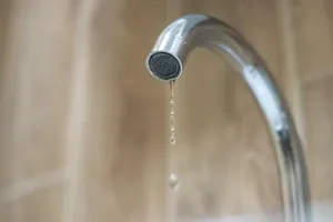 В Барнауле из кранов может потечь зелёная вода